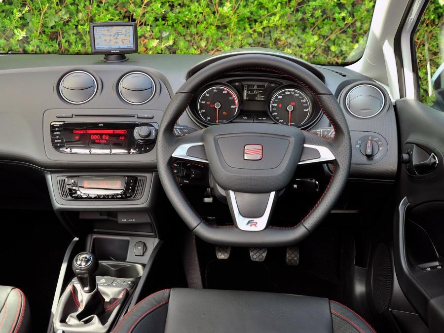 Seat Ibiza FR 2012 года  (UK) (фото 2 из 23)
